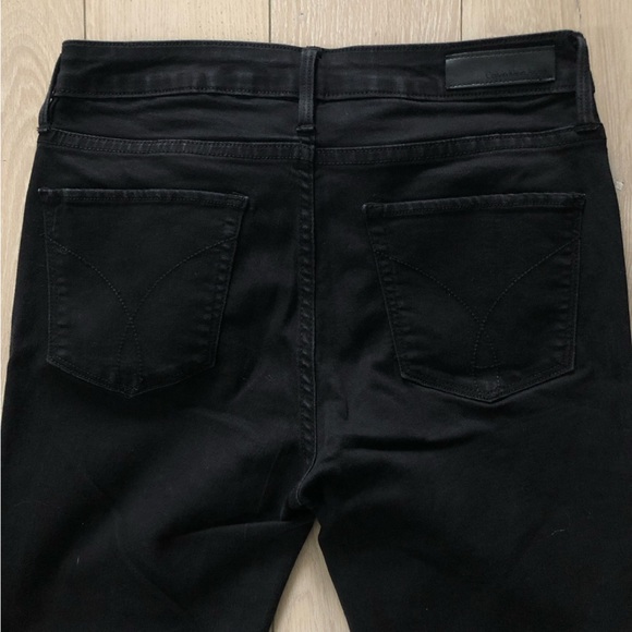 Calvin Klein Cropped Ultimate Skinny Jeans in Black Size 8 - Picture 6 of 13